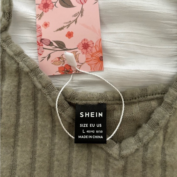 🏖️NWT SHEIN Mod crop top -size large - Picture 4 of 6